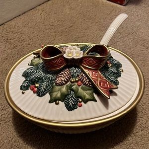 Fitz & Floyd Christmas Rose tureen NWT